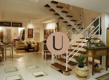 da2a4d445b1eefae66e3723d80c37cde237049fe · Ensolarada, ampla e cheia de charme!. Casa com 325m² úteis, 03 andares, terraço, próximo ao Metrô V