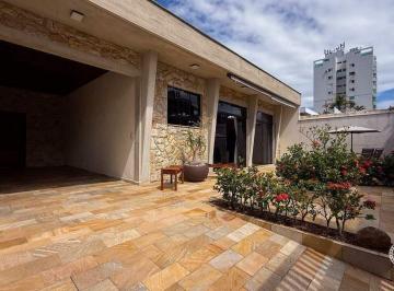 Casa · 187m² · 4 Quartos · 2 Vagas · Casa à venda com 4 quartos no bairro Centro