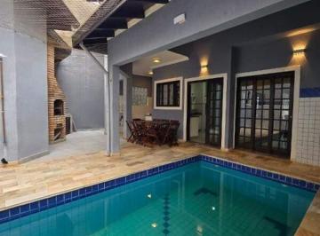 Casa · 248m² · 3 Quartos · 4 Vagas · Casa à venda com 3 quartos no bairro Centro