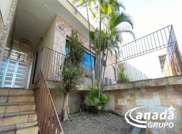 Casa · 230m² · 6 Quartos · 2 Vagas · Assobradado com 6 salas em Osasco