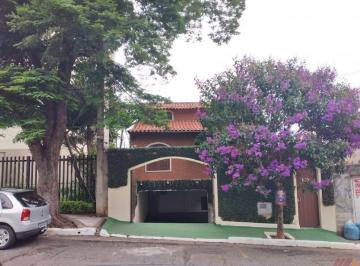 Casa · 215m² · 6 Quartos · 6 Vagas · Casa para locação e venda com 6 dormitórios, sendo 2 suítes e 3 vagas de garagem em Santana