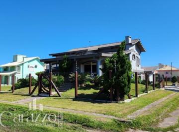 Apartamento · 4 Quartos · 4 Vagas · casa de esquina em Tramandaí