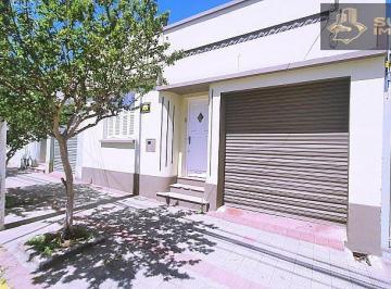 Casa · 315m² · 3 Quartos · 1 Vaga · Casa Comercial - Residencial próximo da Av. Bento Pelotas-RS