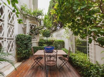 Casa · 332m² · 3 Quartos · 2 Vagas · Jardim Paulistano 332,0m²AC - 280,0m² Área de Terreno - 3 Suítes 2 Gar-