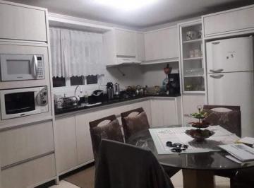 Casa · 392m² · 5 Quartos · 3 Vagas · Casa comercial no Centro de Balneário Camboriú.