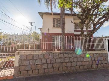 Casa · 273m² · 3 Quartos · 4 Vagas · Casa em Ponto comercial.
