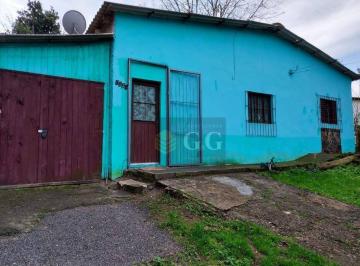 57e2d184041a8db890318d8a173f5d2eaf739de8 · Ampla casa com amplo terreno