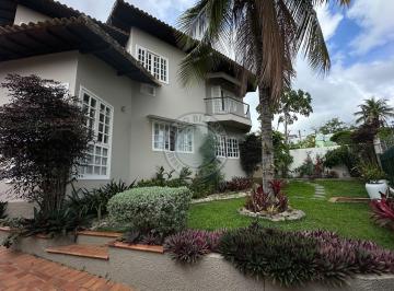 Casa · 219m² · 4 Quartos · 6 Vagas · Casa com 4 Quartos à Venda no Centro de Maricá