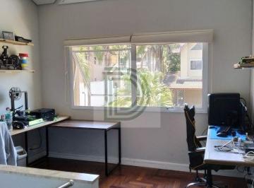 Casa · 173m² · 3 Quartos · 6 Vagas · Belíssima casa em condomínio fechado, cercada de área verde.