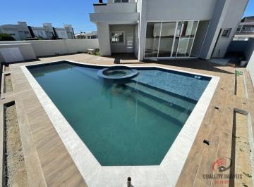Casa · 420m² · 4 Quartos · 2 Vagas · Casa Individual de Alto Padrão à Venda no Jardim Rio Vermelho - Florianópolis - SC