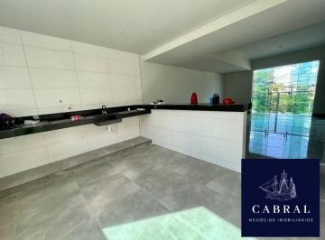 Casa · 161m² · 3 Quartos · 2 Vagas · Excelente casa com 3 Quartos e 3 banheiros à Venda, 161 m²  Cabral