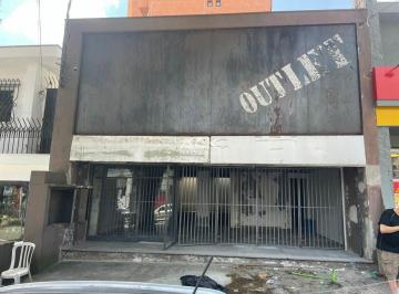 Comercial · 256m² · 3 Vagas · Casa Comercial ao lado do metrô