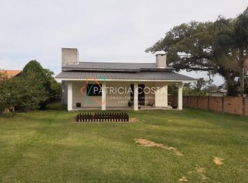 Casa · 786m² · 3 Quartos · 2 Vagas · Casa ampla com terreno e vista para morros