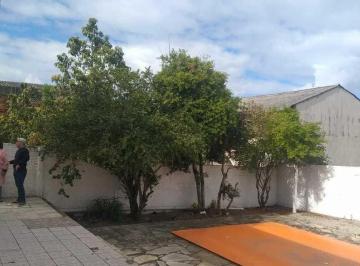 03 · Casa de 150m² com 5 quartos sendo 1 suíte no bairro Areias em São José