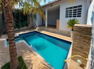 Foto 01 · Casa ampla com piscina