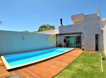 Casa · 219m² · 4 Quartos · 2 Vagas · Sobrado à venda, 4 quartos, 2 suítes, 2 vagas, Jardim Gisela - Toledo/PR