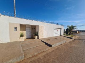 Casa · 300m² · 3 Quartos · 5 Vagas · Casa com 3 quartos e piscina