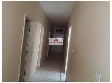 4112a59e9f98369aa99b1bfd30293ad3.jpg · Casa com 4 quartos, sala ampla, cozinha, forro concreto