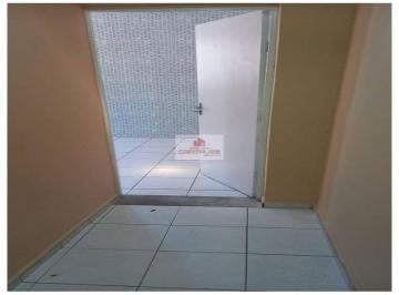 d4f328cd7cf212efa4c888e4812acf9e.jpg · Prédio com 2 quartos no térreo, sendo 1 suíte