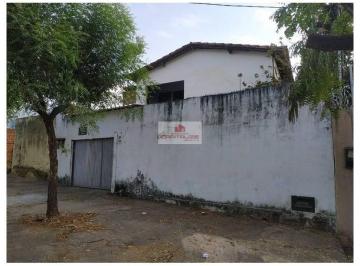 e2451592fce9eee5a85b5bfe0aebc03f.jpg · Casa 3 quartos, 1 suíte