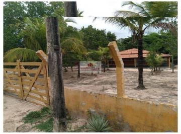 89651d7d9231647b365289abd0471e4e.jpg · Sítio com 4 hectares, casa com varanda, piscina