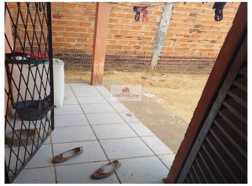 b30e65c41c42fd8e12b36b699aadfd1c.jpg · Casa com 2 quartos, sala, varanda