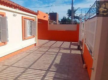 Casa · 300m² · 2 Quartos · 2 Vagas · Casa à venda - no Laranjal