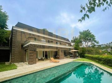 Casa · 1057m² · 6 Quartos · 10 Vagas · Casa assinada por Dado Castello Branco e Maria João d'Orey - 6 quartos