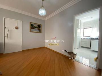 Sala · Armários embutidos de madeira nobre em perfeito estado de conservação.
