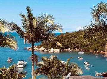 Foto 01 · CASA COM PISCINA BORDA INFINITA PRAIA DE TAQUARAS EM BALNEÁRIO CAMBORIÚ