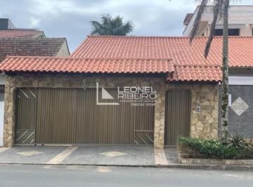 Casa · 391m² · 10 Quartos · 4 Vagas · Casa ampla com piscina no bairro Quintino.
