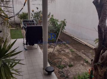 Casa · 180m² · 2 Quartos · 3 Vagas · Casa Térrea com 2 dormitórios na melhor localização do bairro