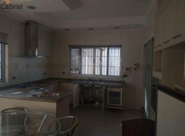 Casa · 200m² · 2 Quartos · 6 Vagas · Térrea V. Guilherme