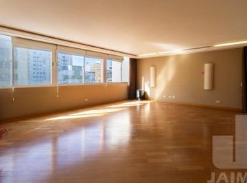 Apartamento · 210m² · 3 Quartos · 2 Vagas · Apartamento 3 dormitórios sendo 1 suíte e 2 vagas, reformado, ensolarado, prédio renovado.