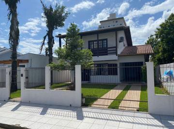 Casa · 194m² · 3 Quartos · 2 Vagas · Casa Alto Padrão - Centro de Palhoça/SC