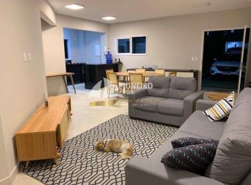 Casa · 132m² · 4 Quartos · 2 Vagas · Casa de condomínio, disponível para locação anual e temporada.