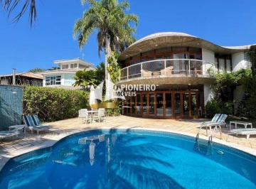 Casa · 580m² · 5 Quartos · 4 Vagas · Casa à venda em Juquehy, disponível a 250m da praia.