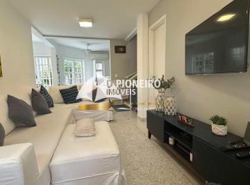 Sala · Casa de condomínio disponível para temporada, em Juquehy.