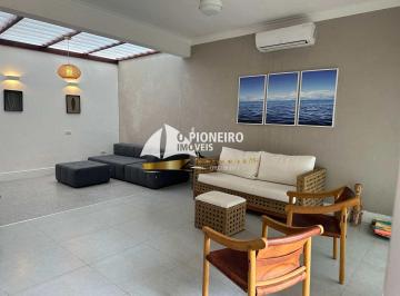 Casa · 151m² · 3 Quartos · 2 Vagas · Casa de condomínio para férias na praia de Camburi!