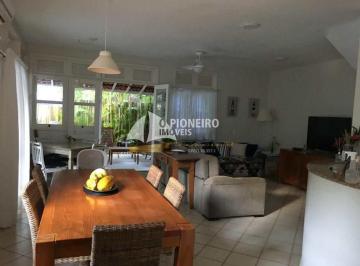Casa · 200m² · 4 Quartos · 2 Vagas · Casa em condomínio disponível para venda em Juquehy!