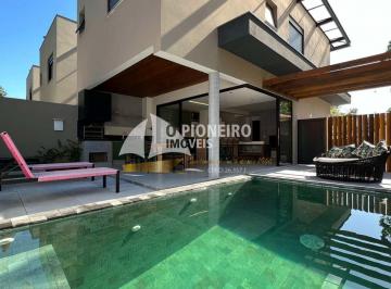 Casa · 180m² · 3 Quartos · 2 Vagas · Casa de condomínio disponível para temporada e locação mensal.