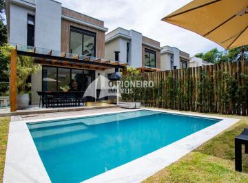 Casa · 220m² · 4 Quartos · 2 Vagas · Seu sonho a apenas 500m de Juquehy! Venha conferir!