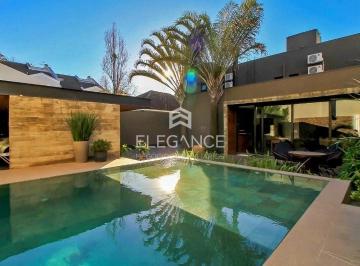 Foto 01 · Elegance imóveis vende casa de cinema, 400m, 3 dormitórios, 3 suítes, churrasqueira, piscina aquecid