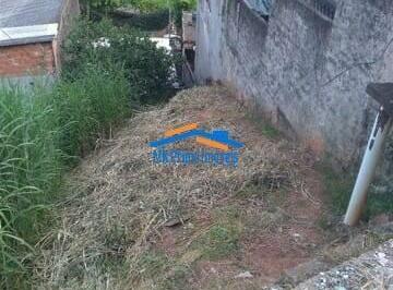 Terreno · 335m² · Terreno 265m² c/ 2 casas; 2 Entradas; Bom p/ construtor • Proximo a Estação