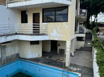 Casa · 450m² · 4 Quartos · 6 Vagas · Oportunidade Recisdencial
