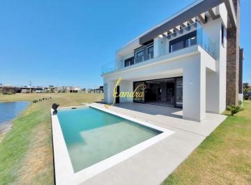 Casa · 364m² · 4 Quartos · 2 Vagas · Sobrado beira de lago com 05 suítes, elevador, semi mobiliado