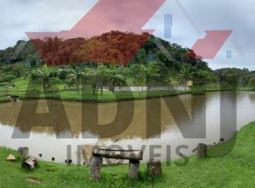 Foto 01 · Chácara em Juquitiba com piscina e lago.