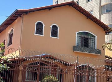 Casa de 4 quartos, Belo Horizonte · Casa muito grande, 4qtos, 2 salas, área, lavanderia, quintal. Excelente local.