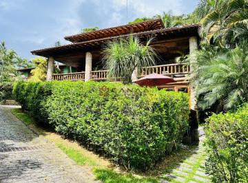Casa · 400m² · 4 Quartos · 3 Vagas · Linda casa a venda e temporada próxima à praia privativa de água cristalina do c