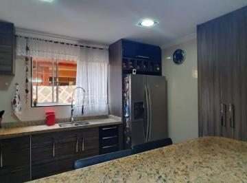 Casa · 215m² · 3 Quartos · 2 Vagas · Sobrado lindamente decorado B. Jaçatuba - Estuda imóvel